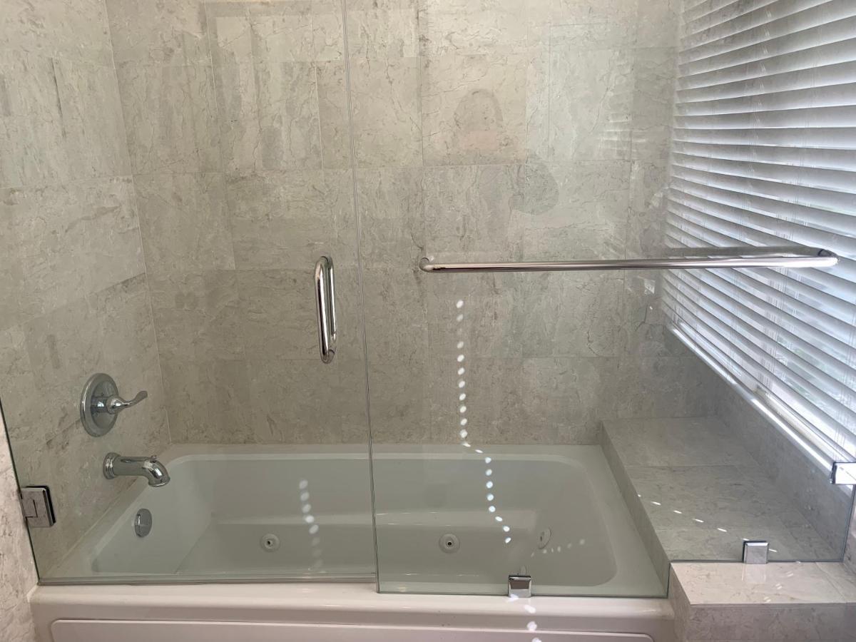 Luxhome Suites N Villa Riverside Kültér fotó